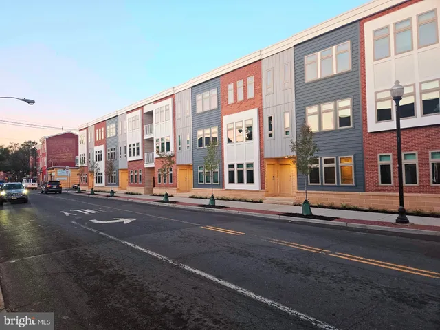 $1,965 | 200 Hamilton Avenue, Unit 214, Trenton, NJ 08609