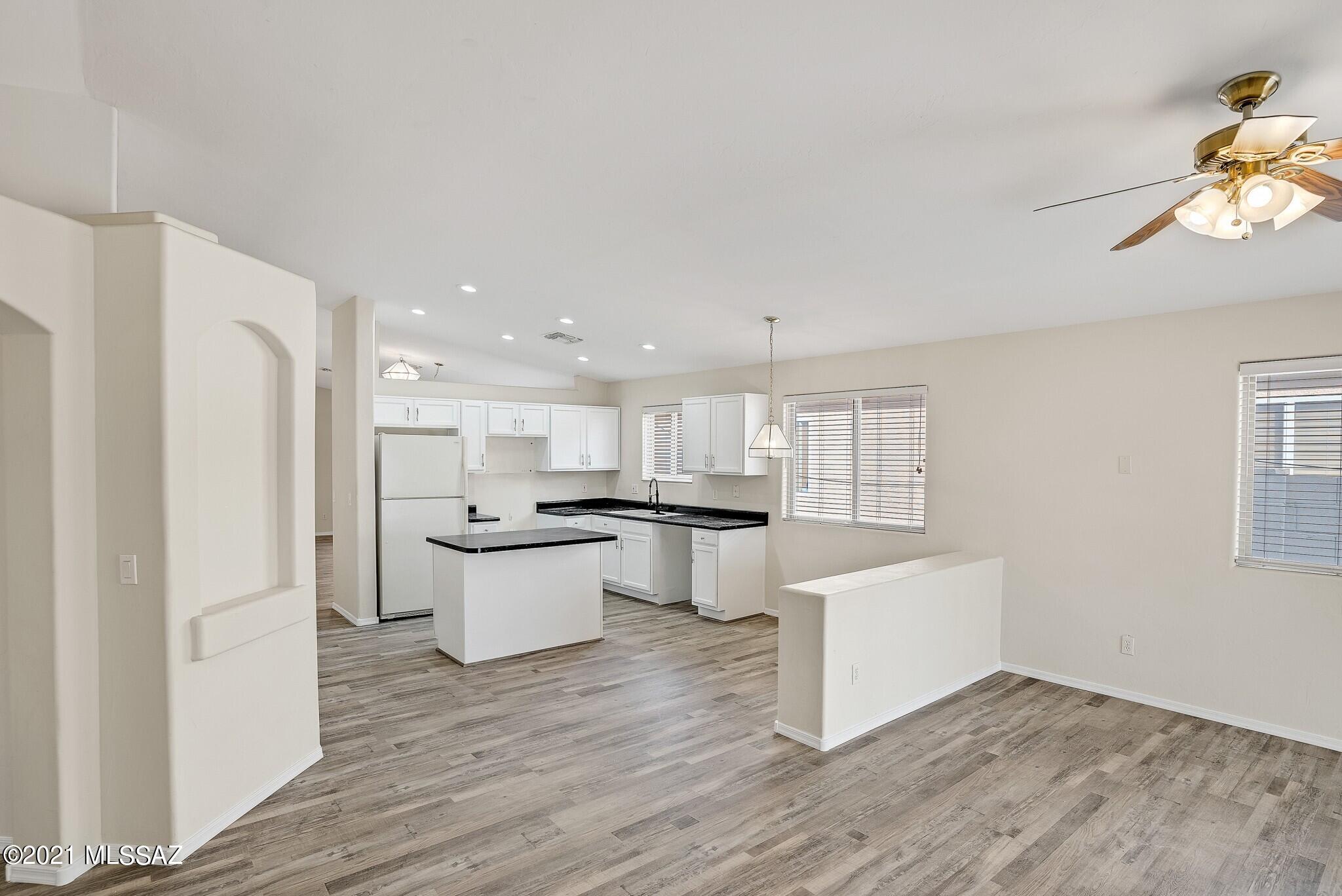 8265 South Bainbridge Road Tucson, AZ 85747 - Photo 8 of 25 Gallery Image 8