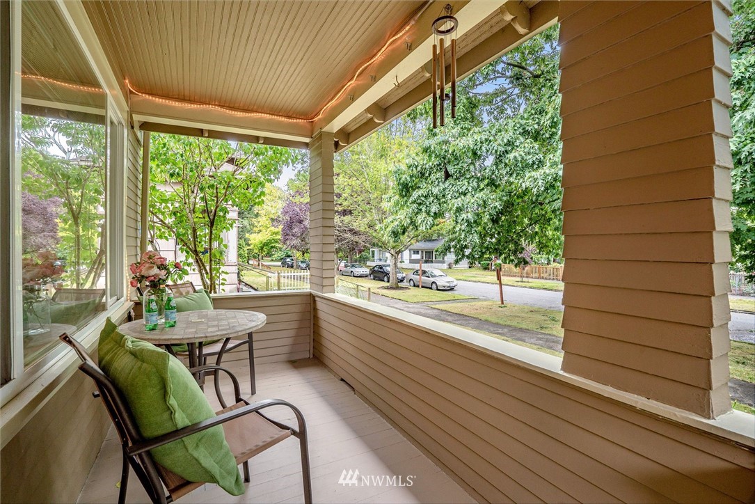 2309 Baker Avenue Everett, WA 98201 - Photo 3 of 26 a room with furniture and windows