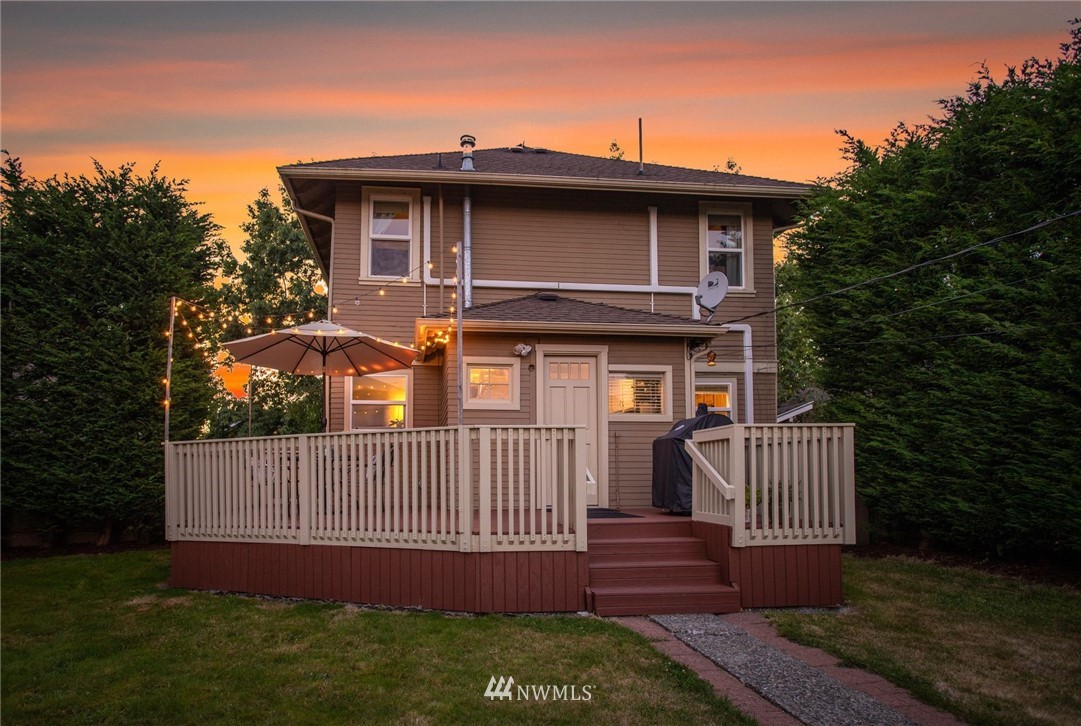 2309 Baker Avenue Everett, WA 98201 - Photo 25 of 26 a front view of a house with garden