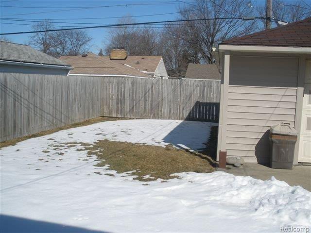 1960 Ridgemont Road Grosse Pointe, MI 48236 - Photo 14 of 14 backyard
