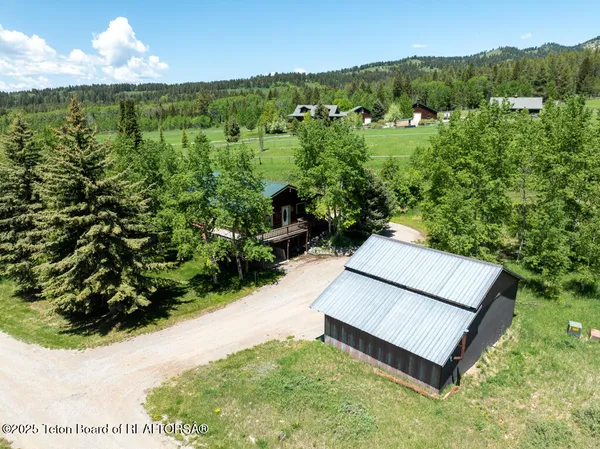 $699,000 | 2883 Stewart Trl Road, Etna, WY 83118