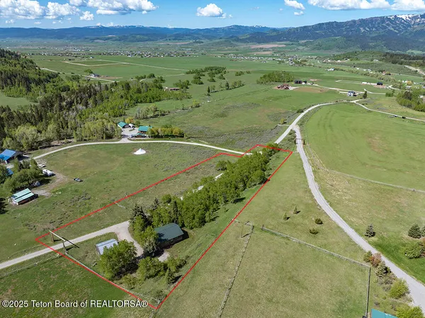 $699,000 | 2883 Stewart Trl Road, Etna, WY 83118