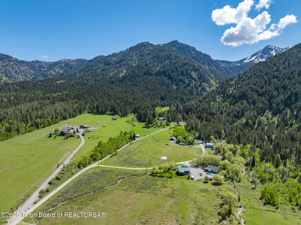 $699,000 | 2883 Stewart Trl Road, Etna, WY 83118