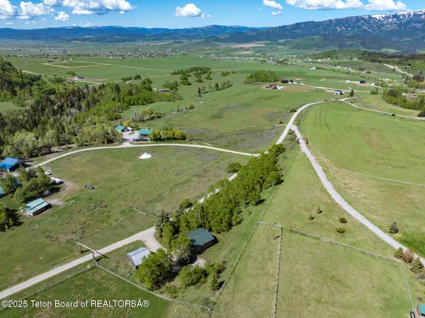 $699,000 | 2883 Stewart Trl Road, Etna, WY 83118