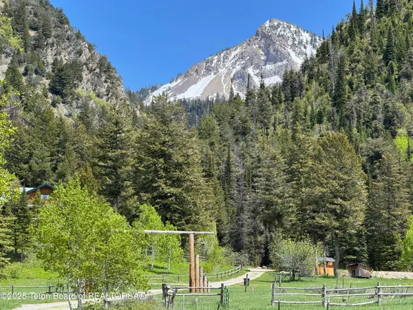 $699,000 | 2883 Stewart Trl Road, Etna, WY 83118