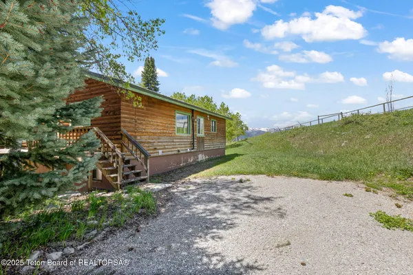 $699,000 | 2883 Stewart Trl Road, Etna, WY 83118