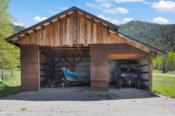 $699,000 | 2883 Stewart Trl Road, Etna, WY 83118