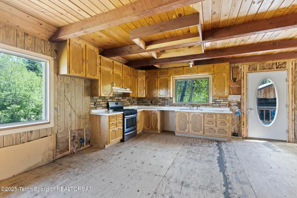 $699,000 | 2883 Stewart Trl Road, Etna, WY 83118