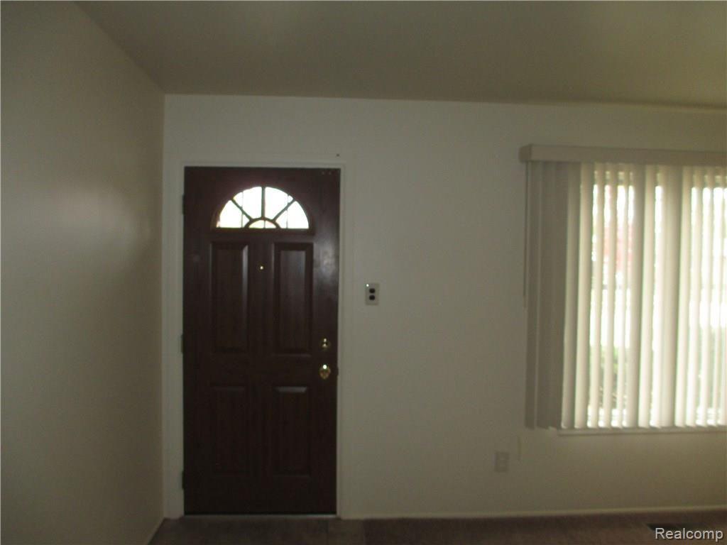 29565 Thomas Circle Circle Inkster, MI 48141 - Photo 3 of 11