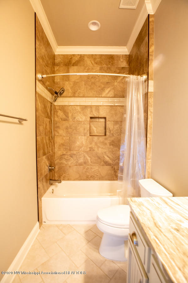 1664 Baker Road Lake Cormorant, MS 38641 - Photo 18 of 87 Office/Hall bath