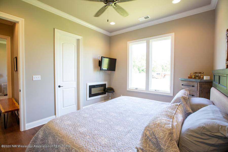 1664 Baker Road Lake Cormorant, MS 38641 - Photo 52 of 87 Electric wall fireplace!