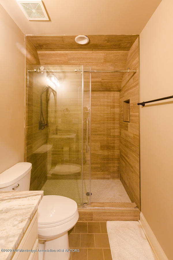 1664 Baker Road Lake Cormorant, MS 38641 - Photo 69 of 87 Bonus bathroom!