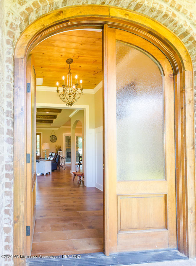1664 Baker Road Lake Cormorant, MS 38641 - Photo 10 of 87 Come on in!