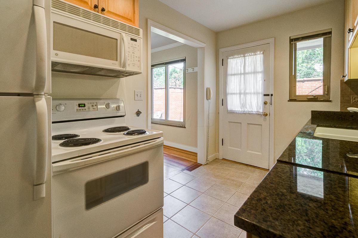 2032 Harwitch Road Columbus, OH 43221 - Photo 12 of 31
