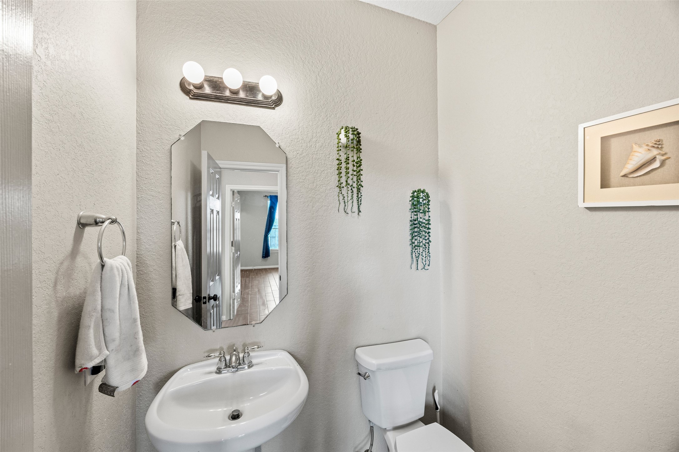6014 Flagg Ranch Court Spring, TX 77388 - Photo 12 of 23 a bathroom with a toilet a sink and mirror