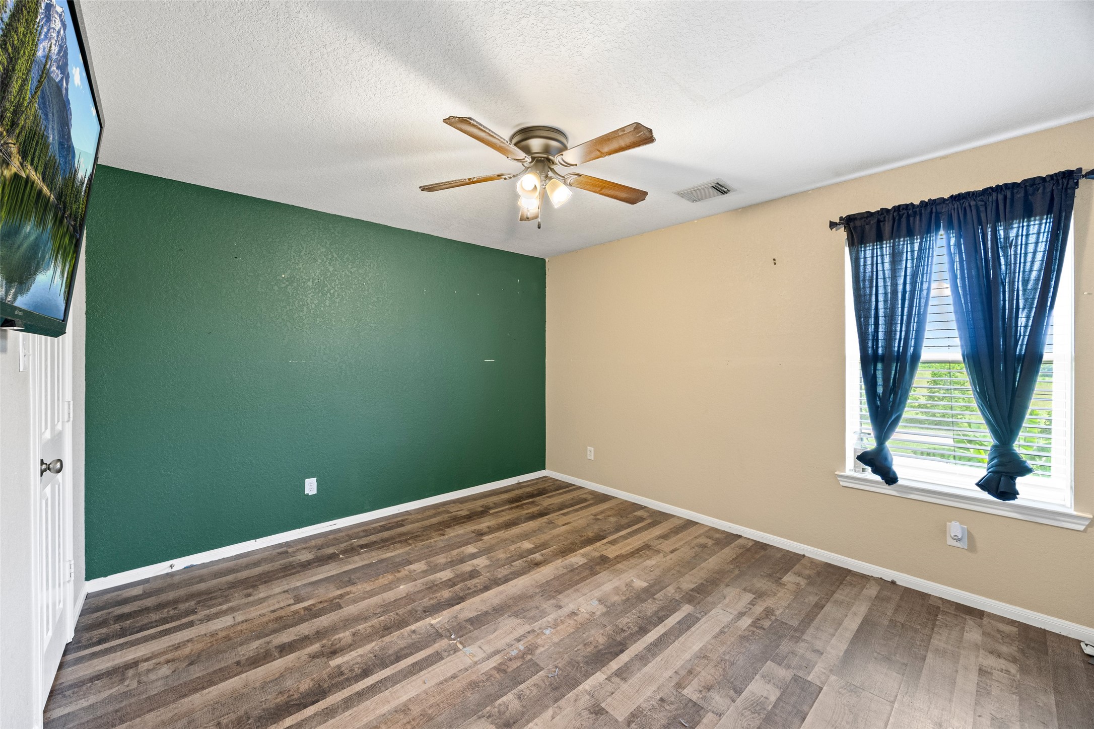 6014 Flagg Ranch Court Spring, TX 77388 - Photo 22 of 23 a view of a room with a ceiling fan and hardwood floor