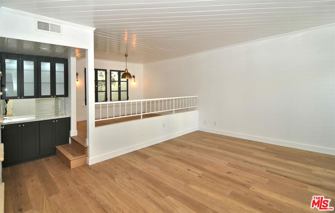 4241 Colfax Avenue, Unit D Studio City, CA 91604 - Photo 3 of 11