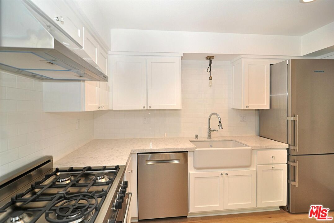 4241 Colfax Avenue, Unit D Studio City, CA 91604 - Photo 5 of 11