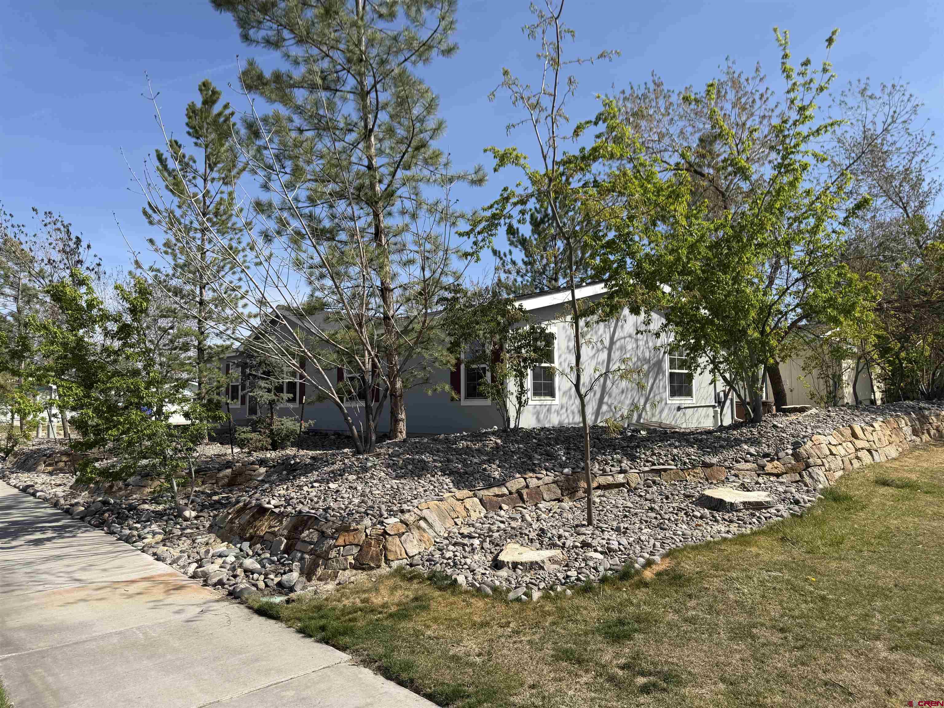 901 6530 Road, Unit 1101 Montrose, CO 81401 - Photo 4 of 45 a backyard of a house with lots of green space