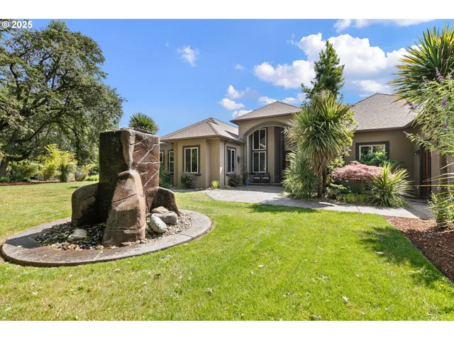 $1,490,000 | 1025 Echo Drive, Roseburg, OR 97470