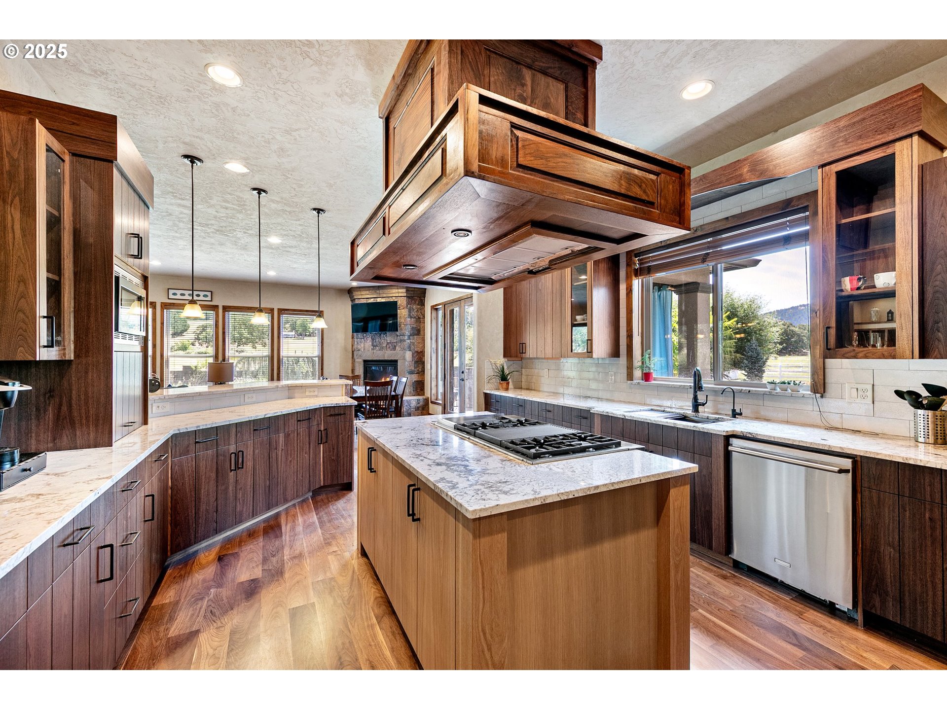 1025 Echo Drive Roseburg, OR 97470 - Photo 13 of 48