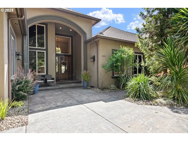 $1,490,000 | 1025 Echo Drive, Roseburg, OR 97470
