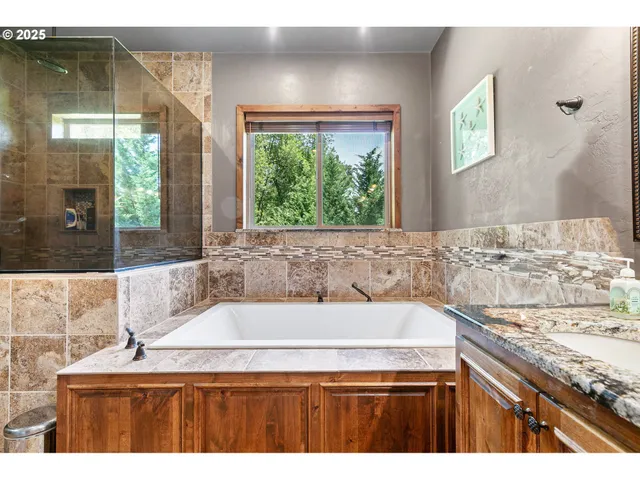 $1,490,000 | 1025 Echo Drive, Roseburg, OR 97470