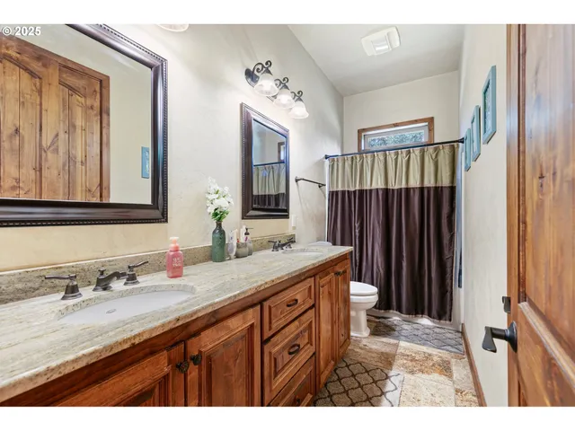 $1,490,000 | 1025 Echo Drive, Roseburg, OR 97470