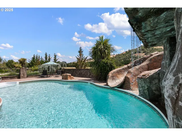 $1,490,000 | 1025 Echo Drive, Roseburg, OR 97470