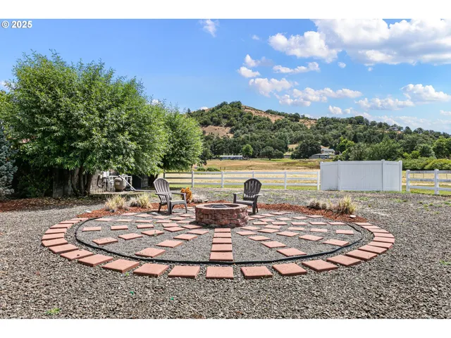$1,490,000 | 1025 Echo Drive, Roseburg, OR 97470