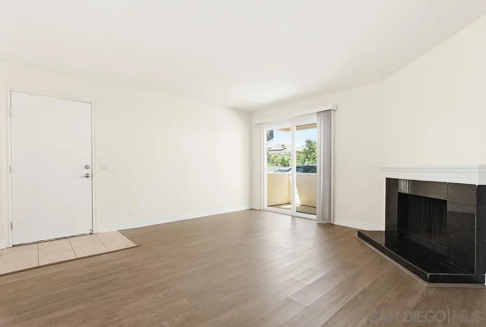 9939 Erma Road, Unit 103 San Diego, CA 92131 - Photo 5 of 40