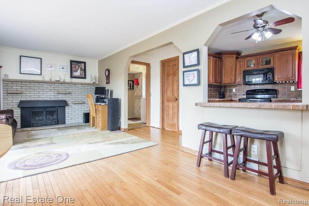 12106 Hill Road Goodrich, MI 48438 - Photo 6 of 26 IMG_9324.jpg