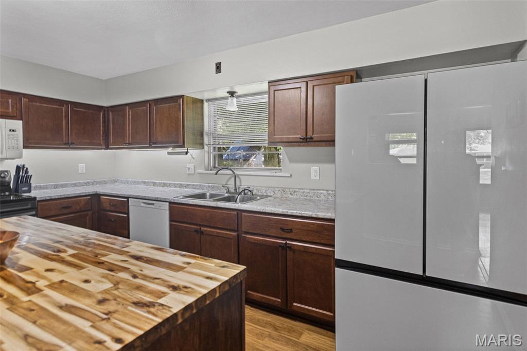 2229 East A Street Belleville, IL 62221 - Photo 8 of 24