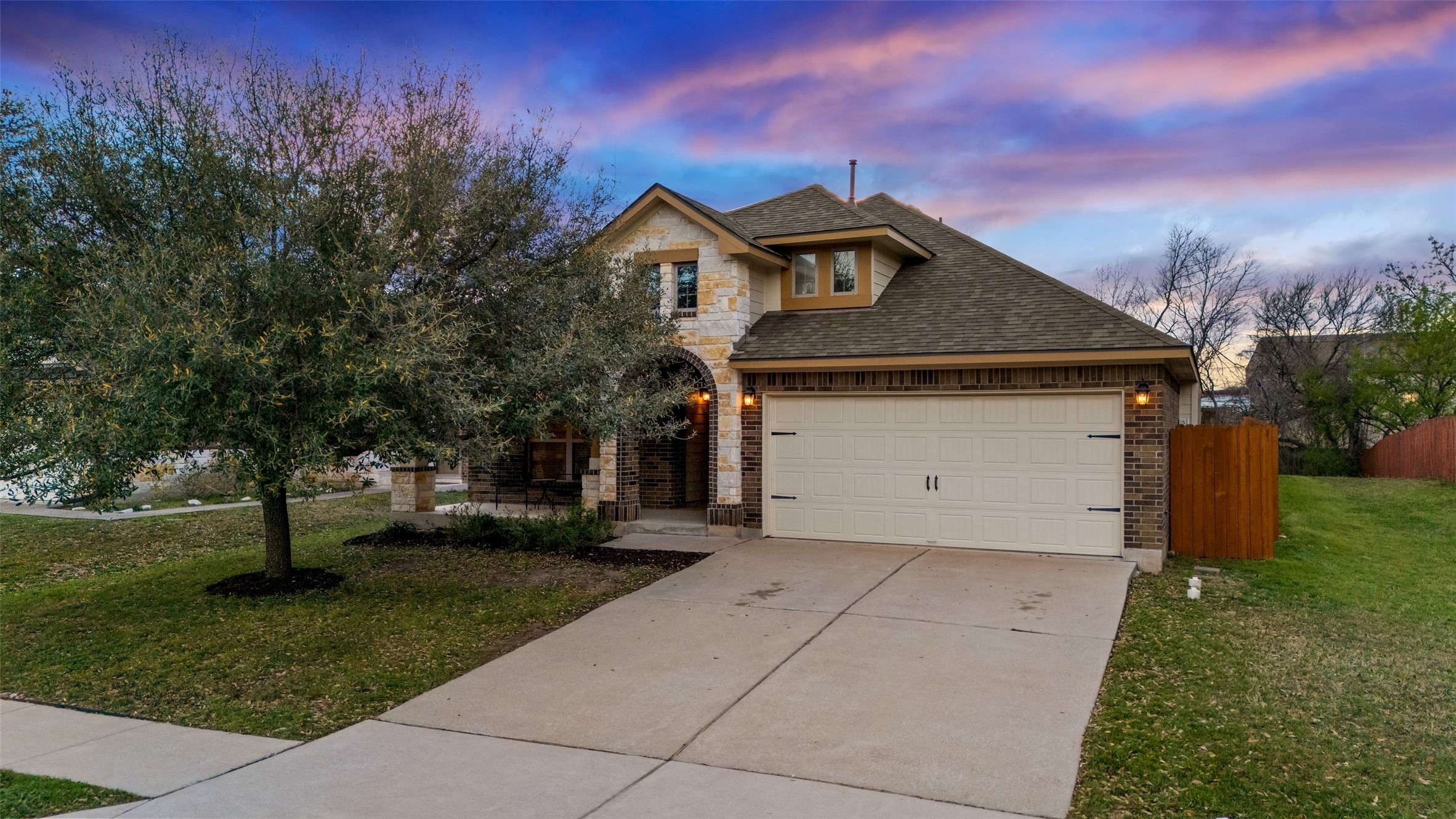 Beautiful move-in ready single-story home offering 3 bedrooms and 2 baths less than 5 miles from downtown Austin in Knollwood on the Colorado River. Located near a quiet dead-end street at the front of the community, the location offers convenient guest parking and a peaceful setting.