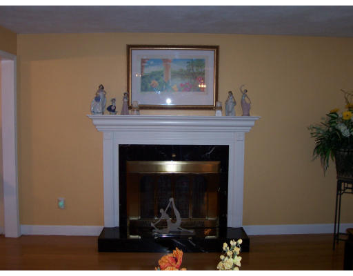27 Hillview Road North Reading, MA 01864 - Photo 8 of 14 Gallery Image 8