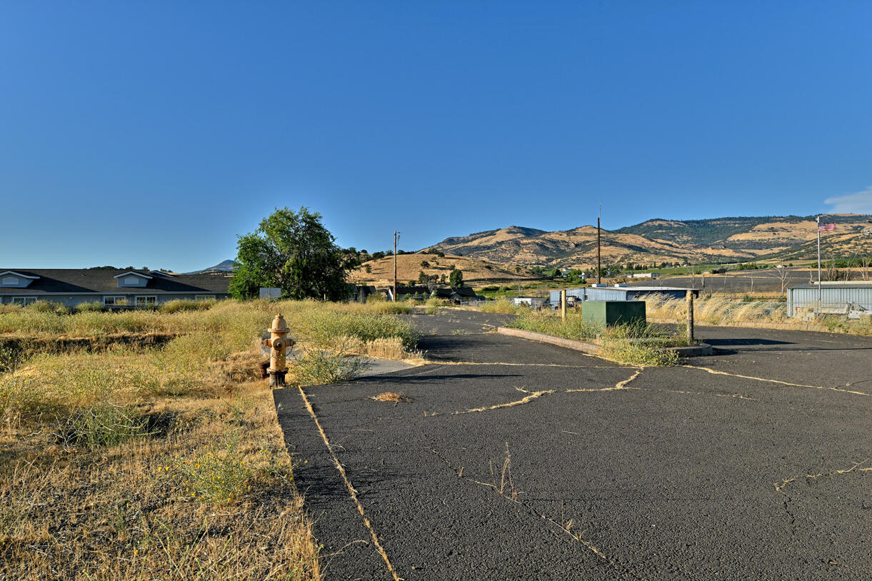 Suncrest Road Talent, OR 97540 - Photo 5 of 22 DSC_7659