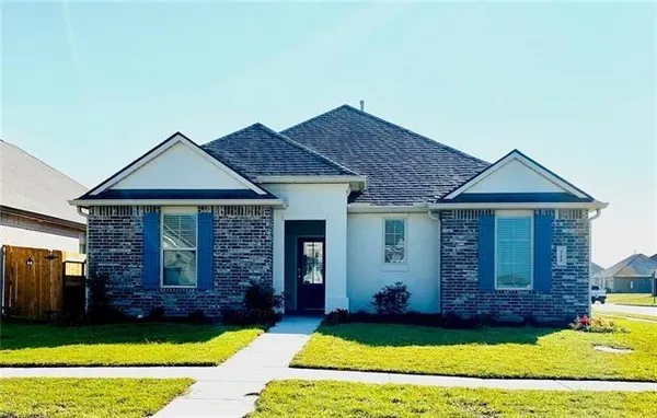 $2,400 | 712 Lakeshore Village Drive, Slidell, LA 70461