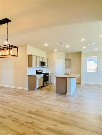 $2,400 | 712 Lakeshore Village Drive, Slidell, LA 70461