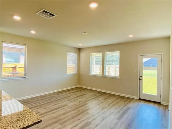 $2,400 | 712 Lakeshore Village Drive, Slidell, LA 70461