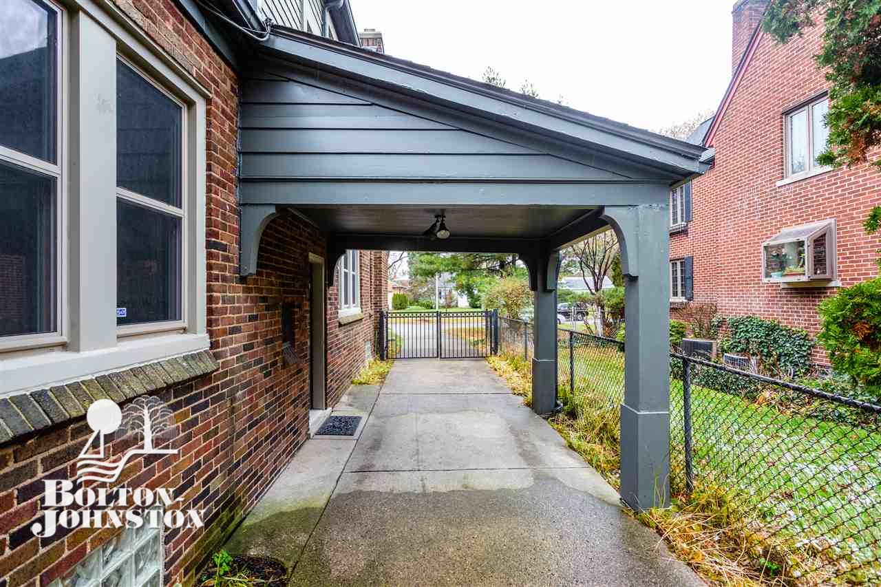 590 Barrington Road Grosse Pointe, MI 48230 - Photo 60 of 63 31365701-60.JPG
