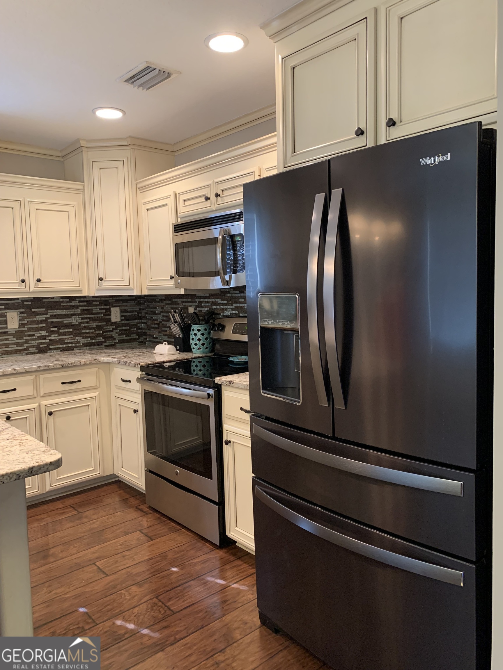 4192 Bright Creek Road Hahira, GA 31632 - Photo 13 of 28 a kitchen with granite countertop stainless steel appliances and cabinets