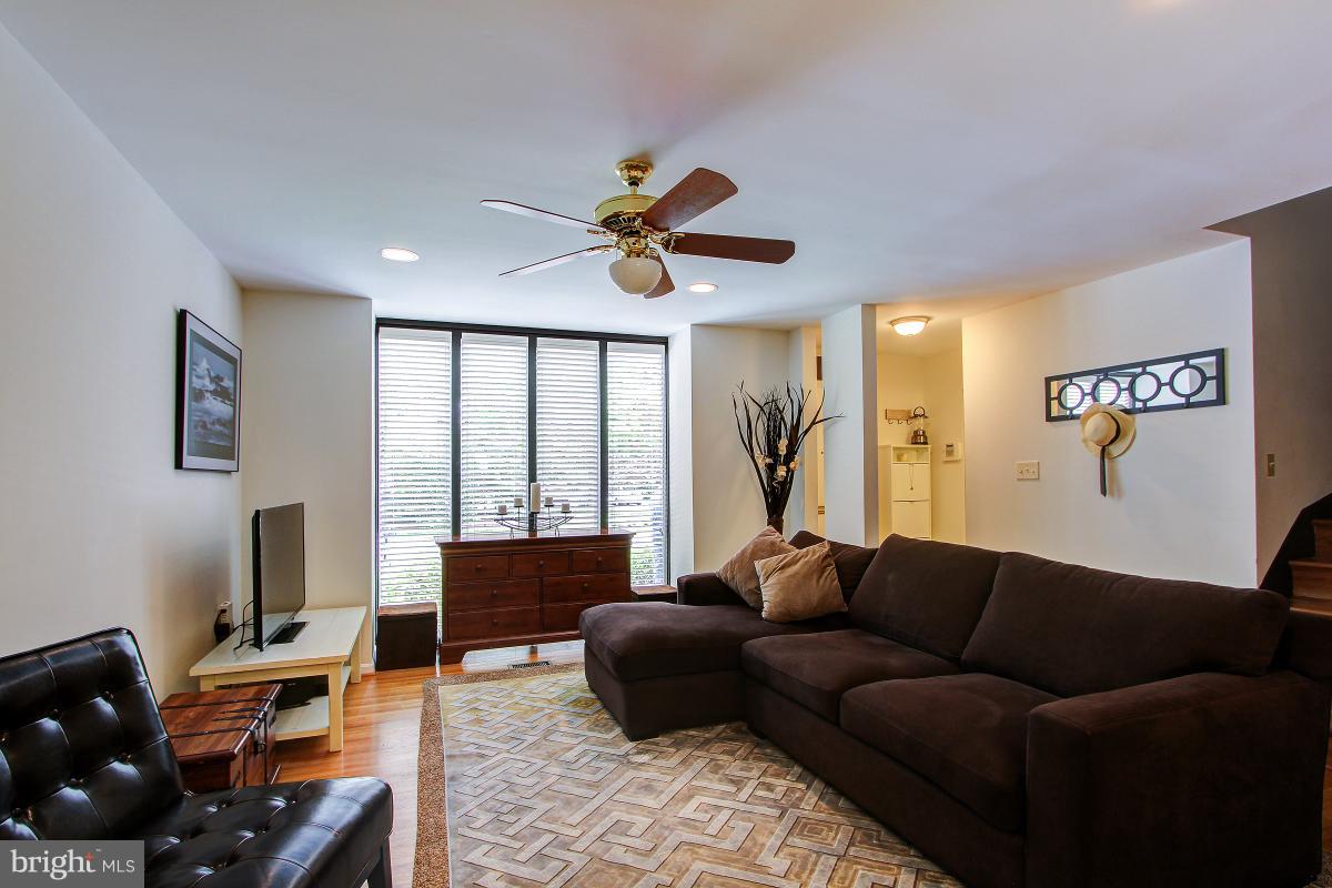 10827 Deborah Drive Potomac, MD 20854 - Photo 9 of 30 Family Room
