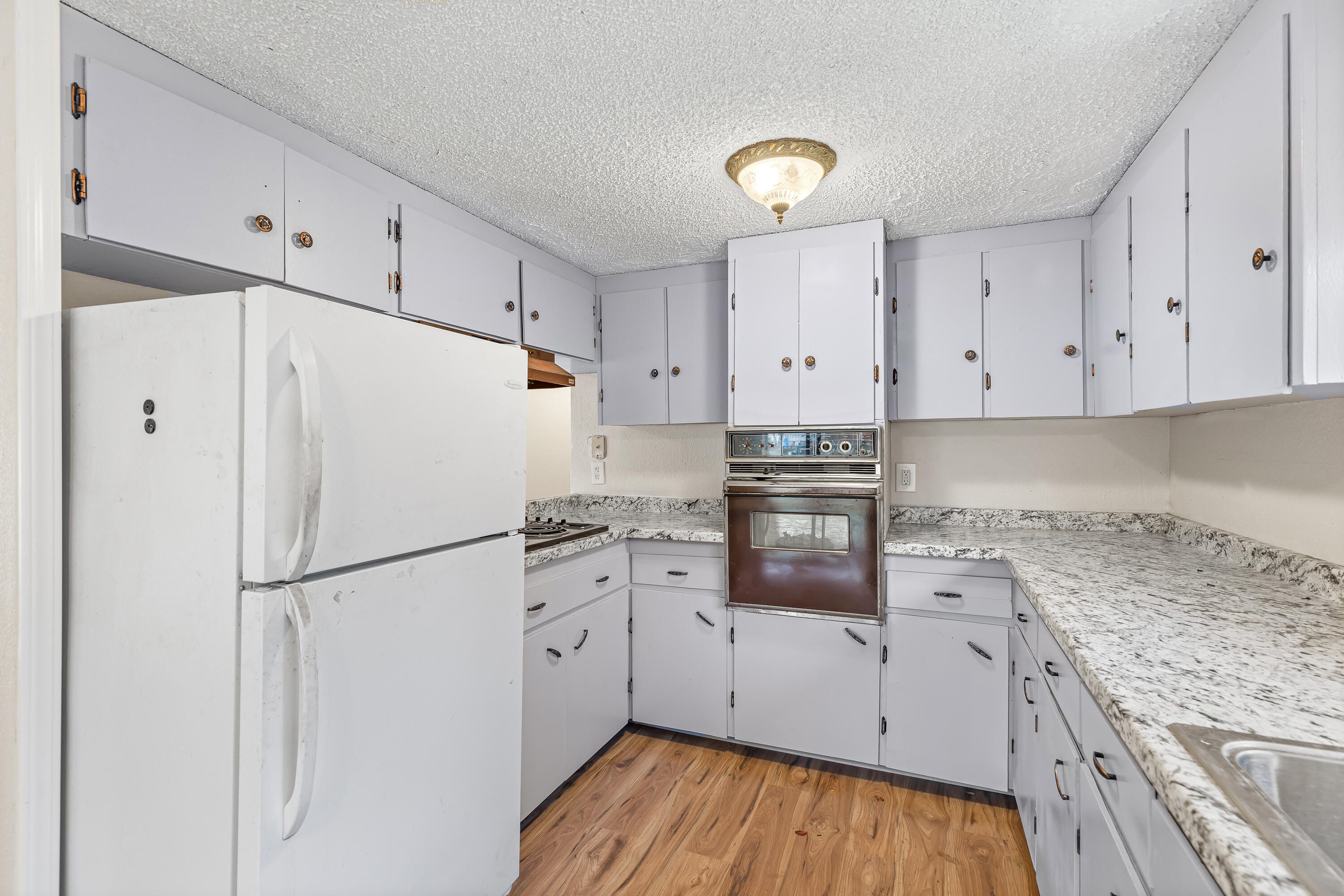 180 Long Acres Road Grants Pass, OR 97527 - Photo 12 of 35 9R9A9103