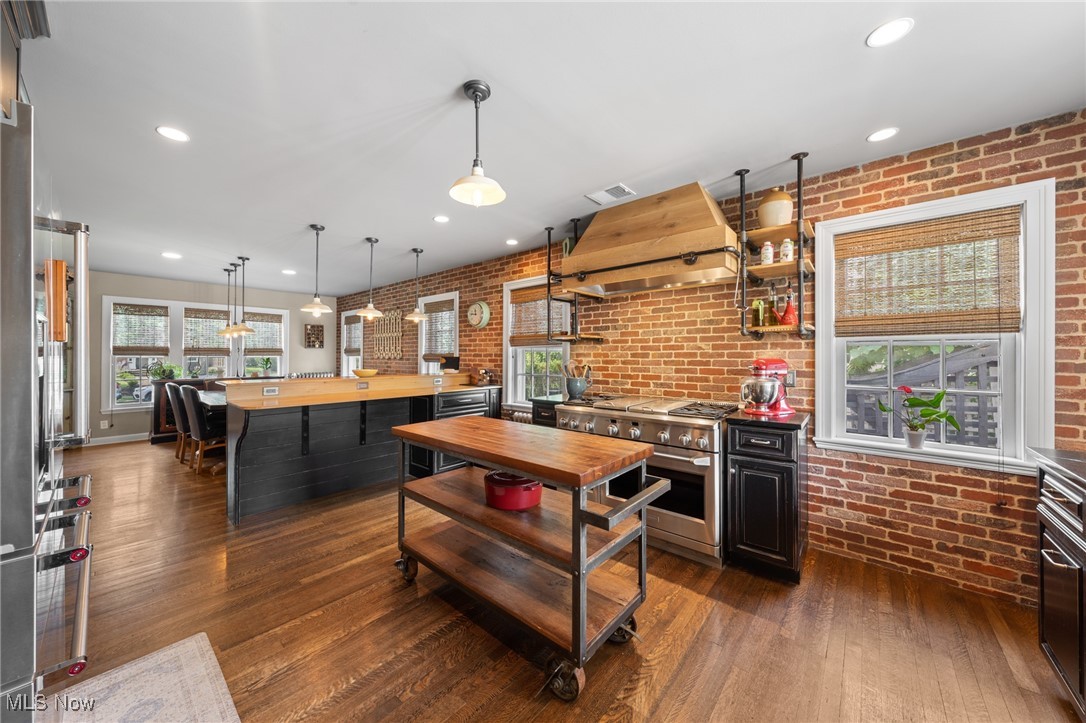 15805 Chadbourne Road Cleveland, OH 44120 - Photo 6 of 48 Gallery Image 6