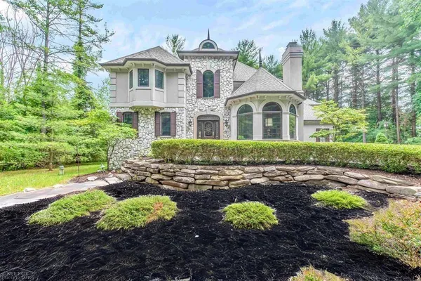 $935,000 | 7949 Bridge Valley, Clarkston, MI 48348