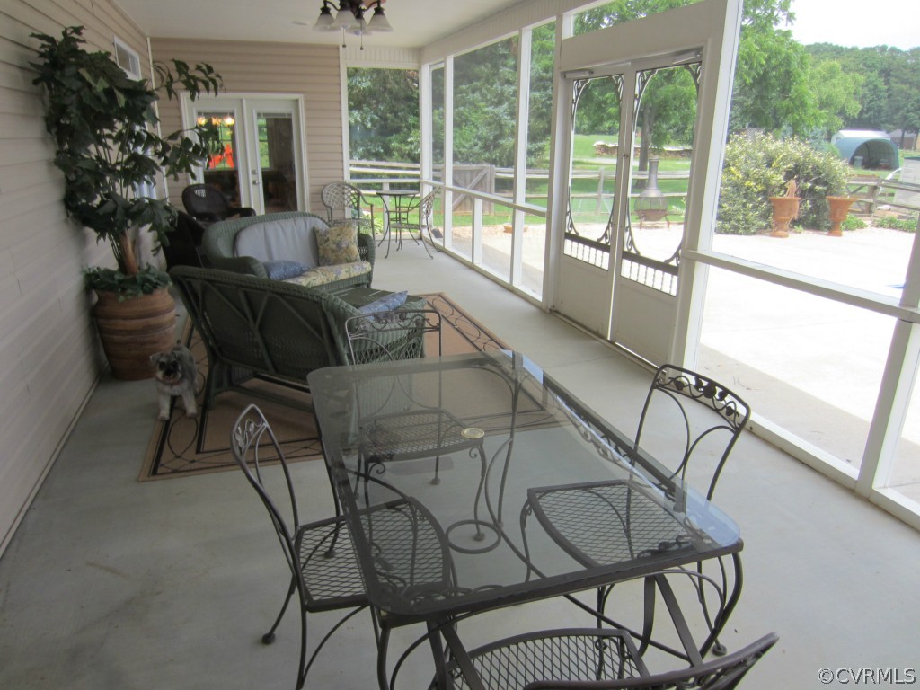 600 Three Chopt Road Manakin-Sabot, VA 23103 - Photo 18 of 24 a living room with furniture and a potted plant