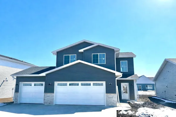 $350,800 | 6252 85th Avenue South, Horace, ND 58047