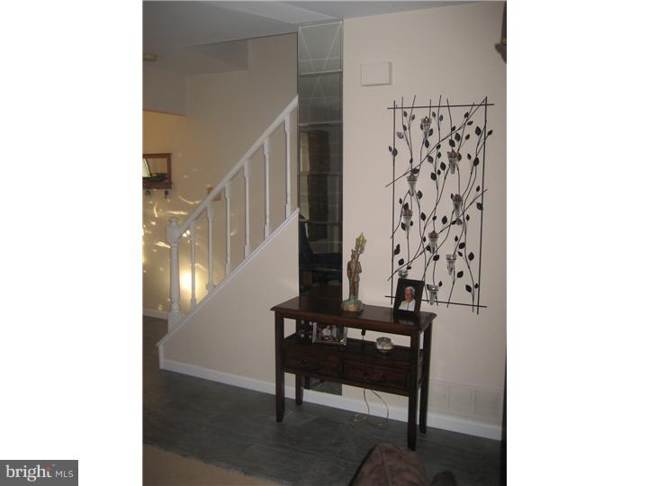 109 Stratton Lane Mount Laurel, NJ 08054 - Photo 3 of 16 Hallway