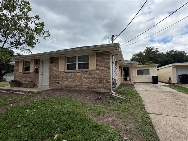 $2,000 | 6821 Fleur De Lis Drive, New Orleans, LA 70124